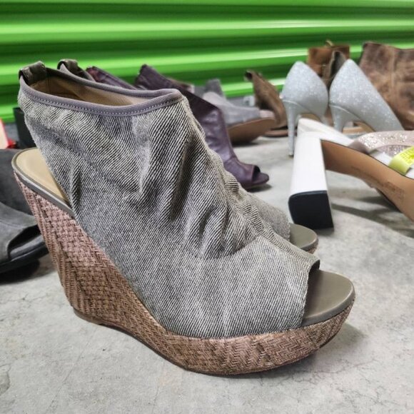 Stuart Weitzman wedges, perfect for fall, size 8.5 - Picture 1 of 1